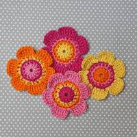 4-er Set Häkelblumen 6 cm in sonnigen leuchtenden Farben Bild 4