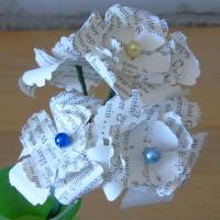 Papierblumen – Blütenstaude aus alten Buchseiten // Papierblüten // Geschenk // Dekoration // Muttertag // Geburtstag Bild 2
