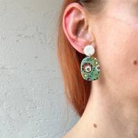 Polymer Ohrringe Mintgrün | mit Folklore Blumenmuster in Senfgelb und Purpur Rot | bunte Statementohrringe Bild 4