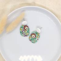 Polymer Ohrringe Mintgrün | mit Folklore Blumenmuster in Senfgelb und Purpur Rot | bunte Statementohrringe Bild 5