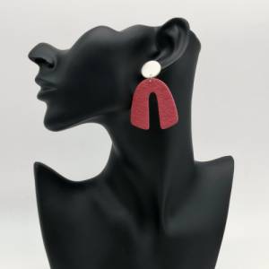 große Bogen Ohrringe Pink | Statementohrringe mit weißem Stecker und floraler Textur Bild 7