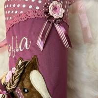 Schultüte, Zuckertüte, gestickt, Pferdekopf im Mähne, himbeer-rosa, Einschulung, personalisierbar, Mädchen, als Kissen Bild 3
