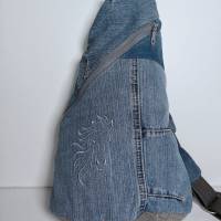 Crossbody Bag Rucksack Handtasche aus Jeans mit Pferde Stickerei Bild 4