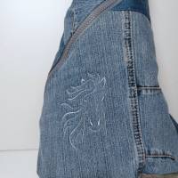 Crossbody Bag Rucksack Handtasche aus Jeans mit Pferde Stickerei Bild 5