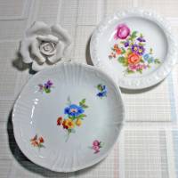 2 kleine Vintage Teller Untersetzer Porzellan mit Blumen Motiv, Ak Kaiser, Rosenthal, Gebäckteller, Konfektschälchen, Po Bild 1