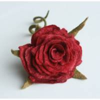 Rosenblüte handgefilzt aus feinster Wolle Bild 1