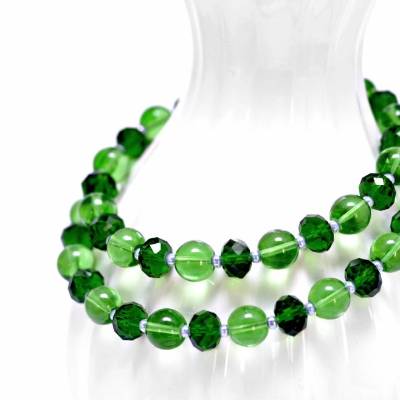 Handgefertigte grüne Glasperlenkette – Zeitloses Design für besondere Moment