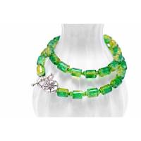 Glasperlenkette mit Blumenverschluss . Grün-Gelbe Halskette . Kurze Halskette mit Blume . Frühlingsschmuck für Mama . Geschenk Muttertag Bild 1