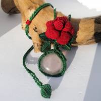 Makramee Halskette mit Rosenquarz und großer Rose Bild 9