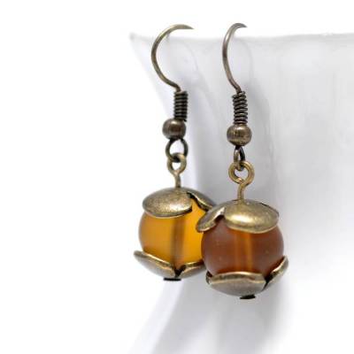 Glasperlenohrringe Herbstgold . Ohrringe Ocker Gelb . Antikmessing Schmuck . Perlen Bernsteinfarben . Vintage Hängeohrringe