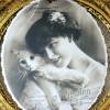 Großes, romantisches Dekoschild im Shabby / Vintage Stil und Drahtaufhängung in zarten Grautönen Bild 3
