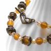 Vintage Glasperlenkette Herbstgold . Halskette mit Antikmessing und Perlen in Ocker . Knebelverschluss Herz . Herbstoutfit Bild 3