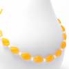 Sonnengelbe Glasperlenkette . Halskette mit gedrehten Glasperlen in Gelb . Accessoire Sommer . Halsnahe Kette Bild 1