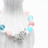 Glasperlenarmband Pastell . Armband für den Frühling mit Libelle . Perlen in Himbeere . Pfirsich und Himmelblau . Sommer Bild 1