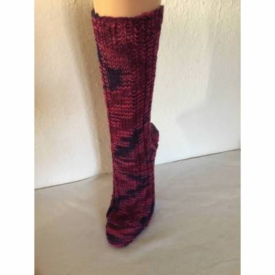 Größe 40 Selbstgestrickte Socken,lila, wild gemustert, Wollstrümpfe, Handarbeit, gestrickt, Gr.40