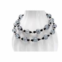 Schlichte Glasperlenkette mit grauen Perlen . Halsnahe Kette in Grau und Silber . Kontrastreiche Perlen . Moderne Perlenkette Bild 1