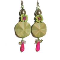 Ohrringe mit Blüte handmade in pink an salbei mint grün Keramik und Holz boho chic handgemacht Bild 1