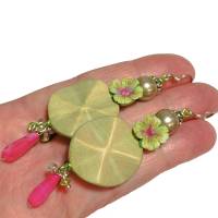 Ohrringe mit Blüte handmade in pink an salbei mint grün Keramik und Holz boho chic handgemacht Bild 3