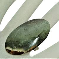 Ring Mookait 45 x 25 mm Stein grau mit dunkelrot als schmales Oval großer statementring unisex Bild 2