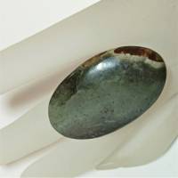 Ring Mookait 45 x 25 mm Stein grau mit dunkelrot als schmales Oval großer statementring unisex Bild 4