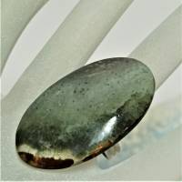 Ring Mookait 45 x 25 mm Stein grau mit dunkelrot als schmales Oval großer statementring unisex Bild 5