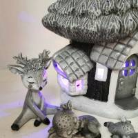 Zeitlose Cottage aus Keramik zum Beleuchten Bild 2
