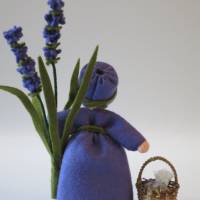 Lavendel Mädchen - Blumenkind - Jahreszeitentisch - Waldorf Art Bild 6