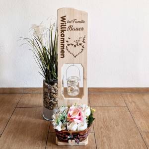 Holz Deko Türschild mit Blumenkasten personalisiert mit deinem Familiennamen Bild 1