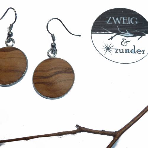 Cabochon Ohrring 20 mm mit abgerundeter Echtholz Einlage aus matt poliertem Olivenholz