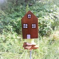 Gartenstecker Haus Holz braun handgefertigt Bild 3