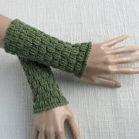 Armstulpen Pulswärmer gestrickt aus Alpaka und Seide grün Bild 2