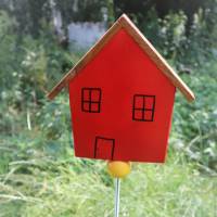 Gartenstecker Haus rot Holz handgefertigt Bild 1
