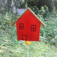 Gartenstecker Haus rot Holz handgefertigt Bild 2