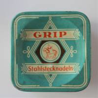 2 eckige Vintage Blechdosen Stahlstecknadeln Grip Bild 3