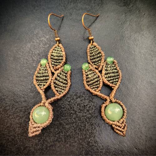 Makramee-Ohrringe mit grünen Aventurin-Perlen