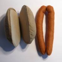 Paar Filz Wiener Würstchen im Brötchen für die Kinderküche, Kaufladen, Spielküche Bild 5