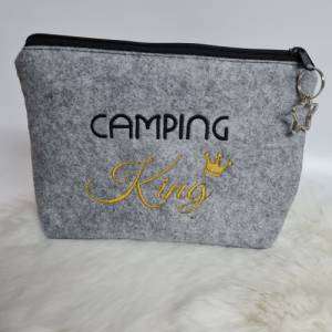 Herren Kosmetiktasche Kulturtasche Camping King grau Tasche mit Anhänger Utensilientasche Geschenkidee Mitbringsel Bild 4