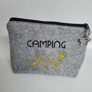 Herren Kosmetiktasche Kulturtasche Camping King grau Tasche mit Anhänger Utensilientasche Geschenkidee Mitbringsel Bild 5