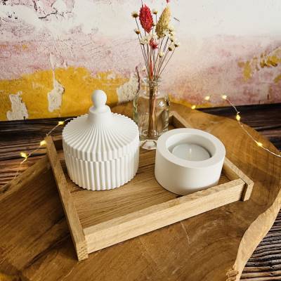 Dekotablett mit Teelichthalter, Döschen und kleiner Vase aus Raysin