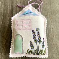 Bestickte, duftende, Wollfilz-Häuschen, befüllt mit einheimischen Lavendel-Blüten - Auswahl Bild 2
