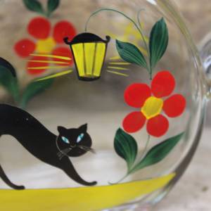 ungewöhnliche Glaskaraffe Flakon Likörflasche mit schwarzer Katze handbemalt Emaillefarbe Glas 50er Jahre DDR Bild 8