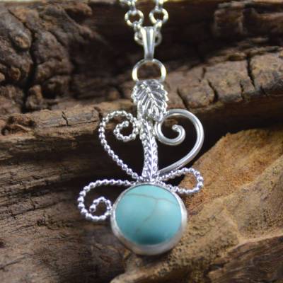 Filigraner Anhänger aus 925 Sterling Silber mit Howlith und Blatt - handgemacht