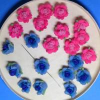 Perlen, Blüten, blau grün oder pink grün,  Polymer Clay, Blumen, Fimo, Schmuckherstellung Bild 2
