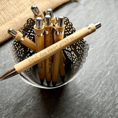 Egal, das bleibt jetzt so.. - gravierter Kuli - Kugelschreiber mit Gravur, Kuli graviert, aus Bambus, Kuli lustigen Text