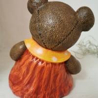 Süsses sitzende Teddy Mädchen aus Keramik Bild 3