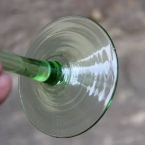 5 Jugendstil Weingläser mundgeblasen grüner Stiel Kristallglas Bild 6