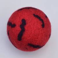 Filzball Wolle 7,4 cm rot waschbar handgemacht zum Spielen, Jonglieren, Handtraining, Entspannen Bild 1