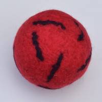 Filzball Wolle 7,4 cm rot waschbar handgemacht zum Spielen, Jonglieren, Handtraining, Entspannen Bild 4