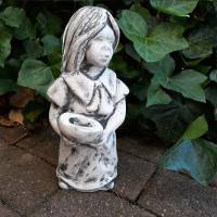 Wetterfeste Steinfigur Mädchen mit Schale stehend patiniert - Eine charmante Gartenfigur für das ganze Jahr Bild 1
