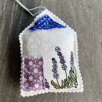 Duftende, bestickte Lavendelhäuschen aus Wollfilz, befüllt mit einheimischen Blüten - Auswahl Bild 3